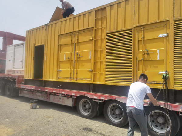 富平除了负载情况和发动机维护，还有哪些因素会影响 200kw 柴油发电机的油耗？