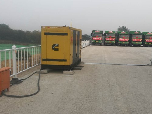 富平电力系统的稳定性和设备兼容性如何影响发电机组的频率规格？