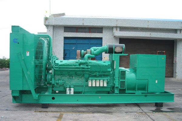 富平工厂发电机应急发电时如何更准确地检查发电机状态？