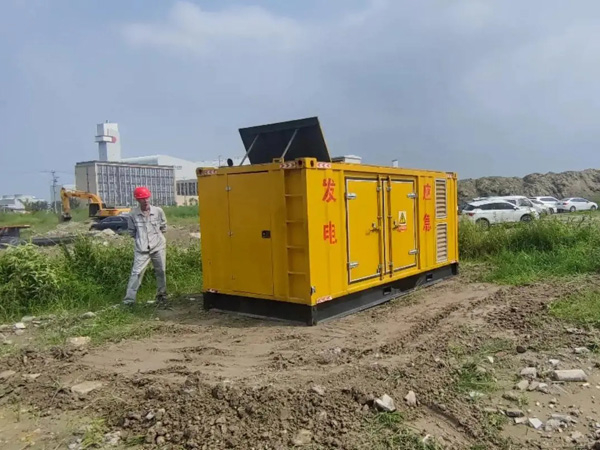 富平200KW柴油发电机机组每小时的油耗量受哪些因素影响？